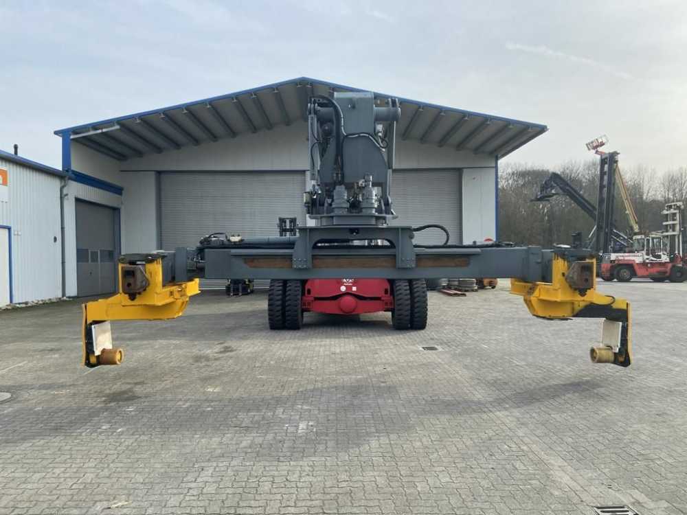 Full-container reach stacker Seith Pipehandling Reachstacker 15036