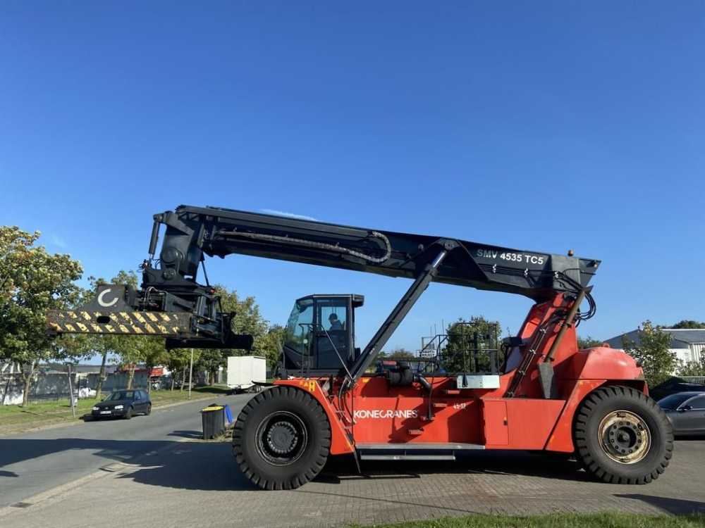 D3971 - Full-container reach stacker SMV 4535TC5