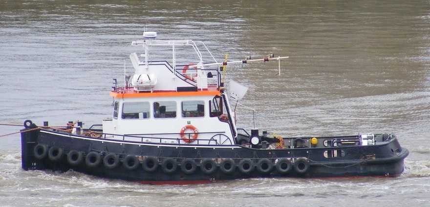 twinscrew pushertug workboat