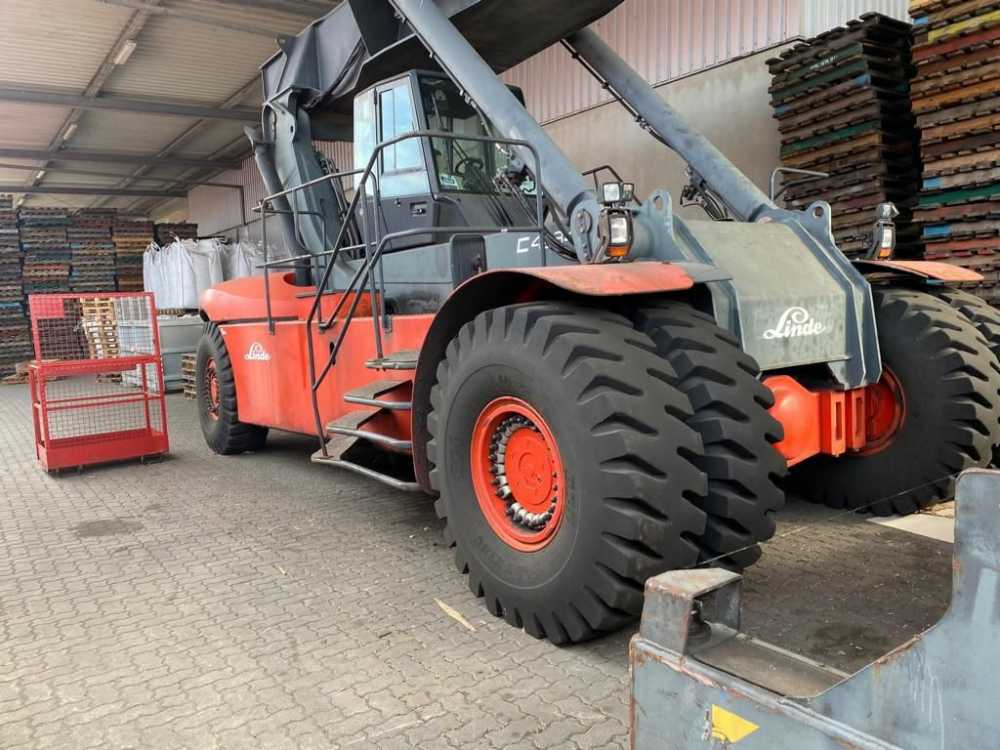 Full-container reach stacker Linde C4234TL