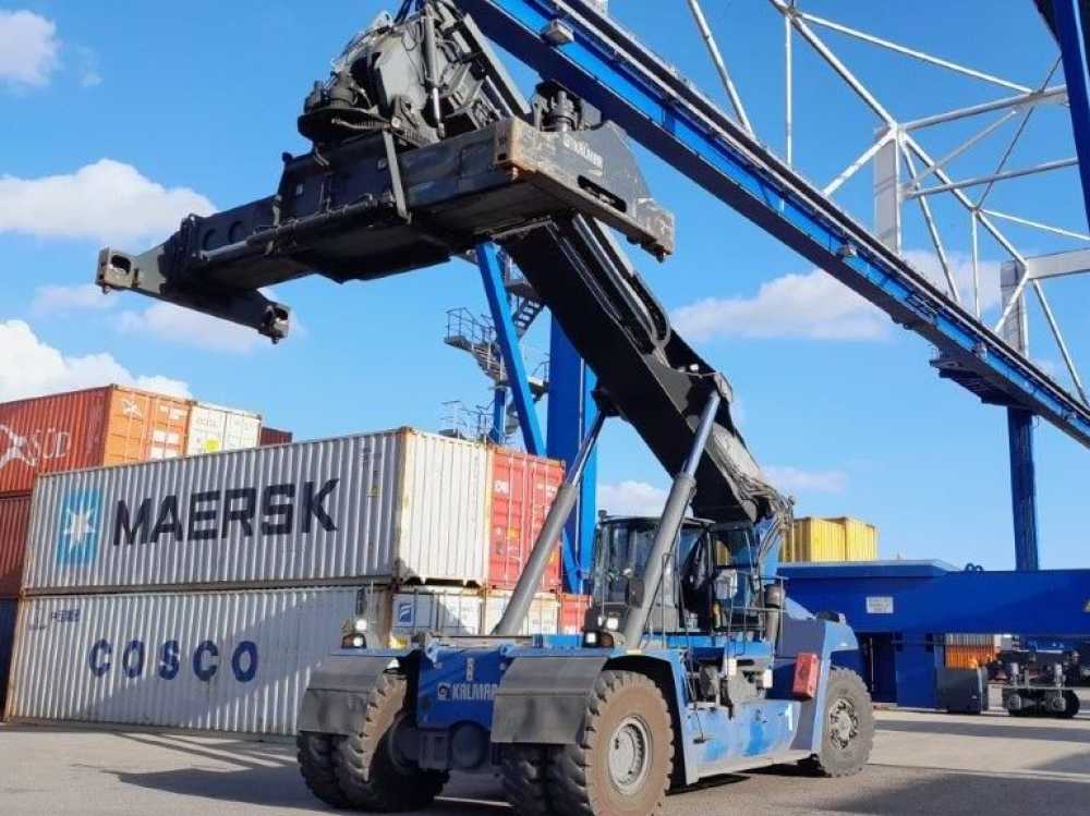 Full-container reach stacker Kalmar DRG450-65S5