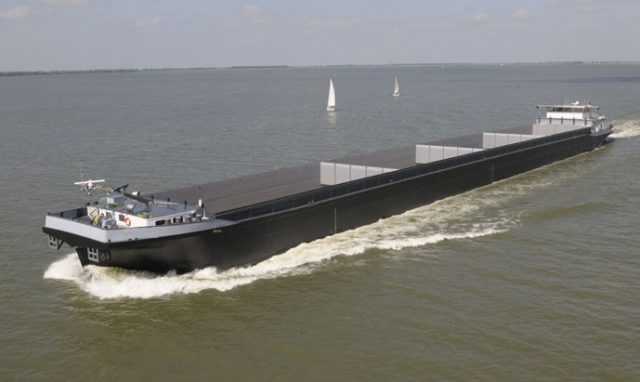 Inland containerbarge 135 MTR